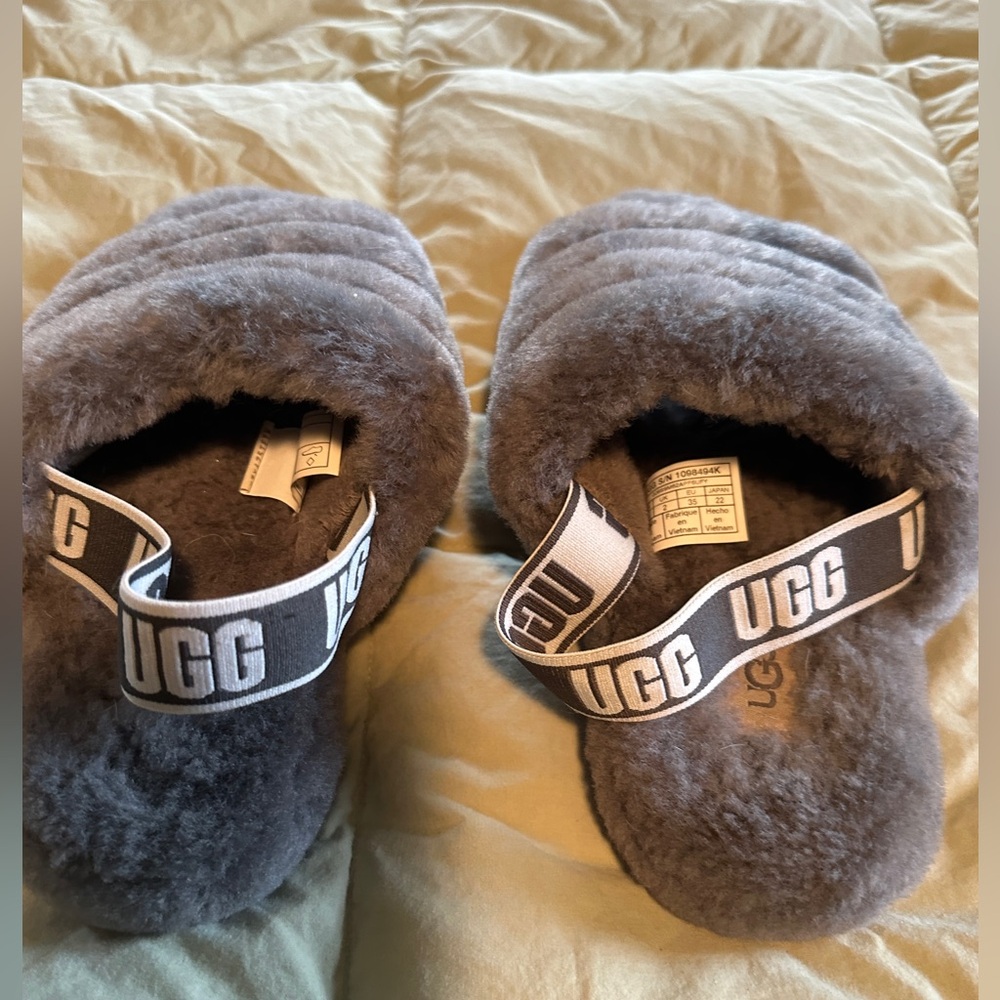 Ugg slippers size 3